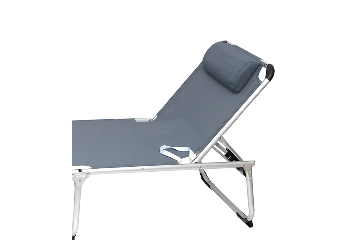 Η ρυθμιζόμενη πλάτη της ξαπλώστρας.